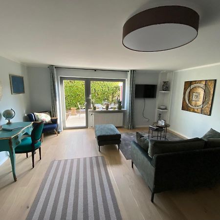 Schoene Wohnung Mit Ausblick Und Gartensitzplatz เลอร์ราค ภายนอก รูปภาพ