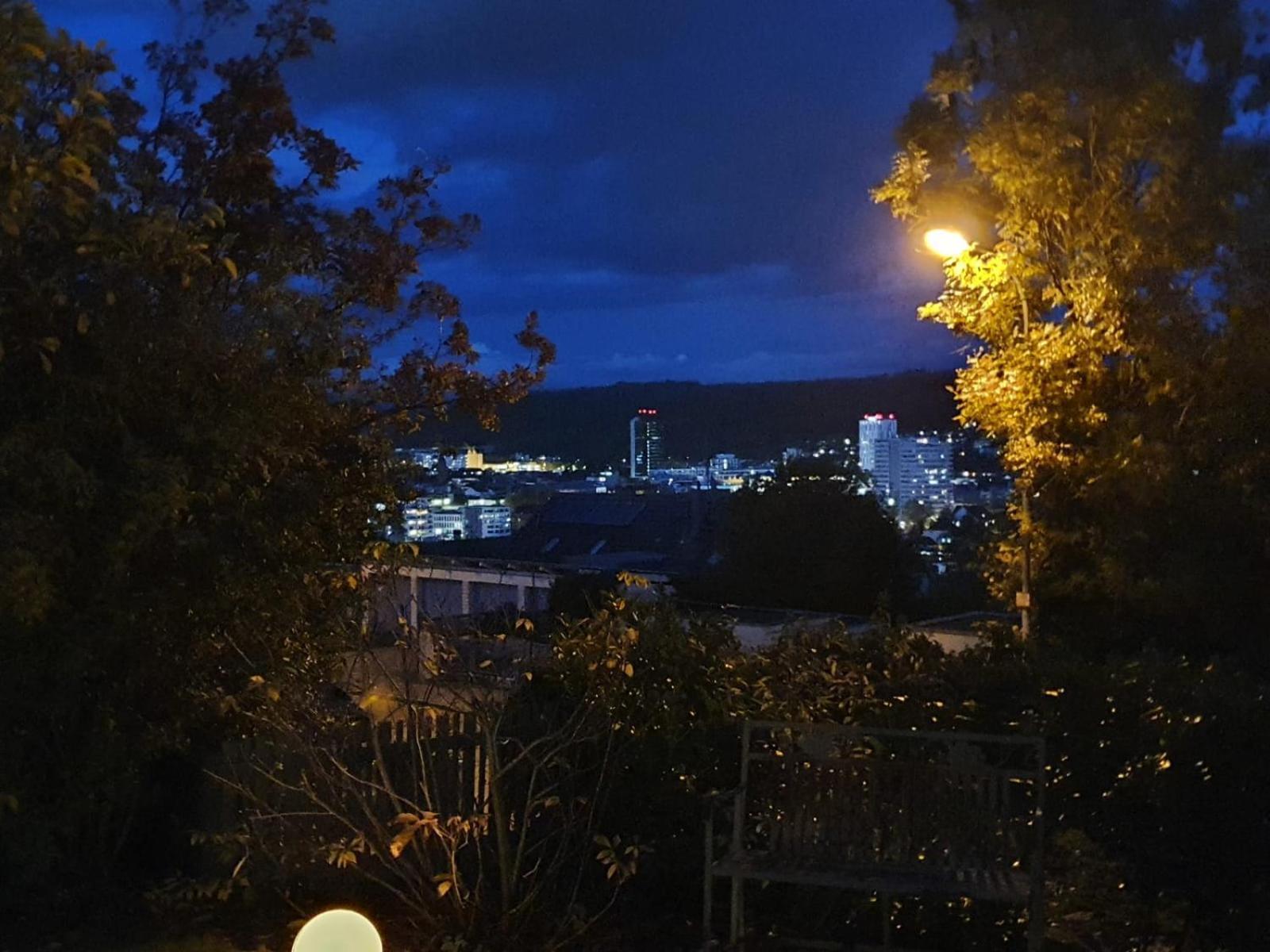 Schoene Wohnung Mit Ausblick Und Gartensitzplatz เลอร์ราค ภายนอก รูปภาพ