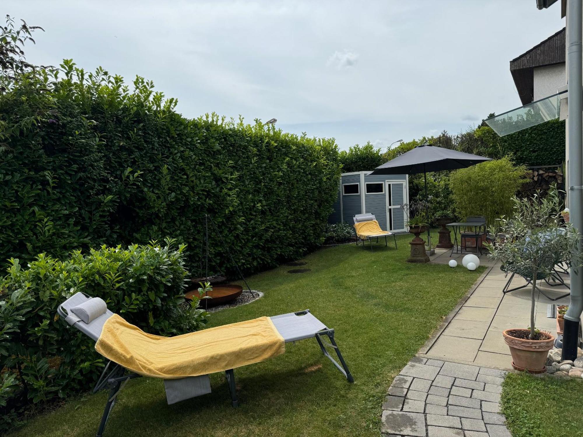 Schoene Wohnung Mit Ausblick Und Gartensitzplatz เลอร์ราค ภายนอก รูปภาพ