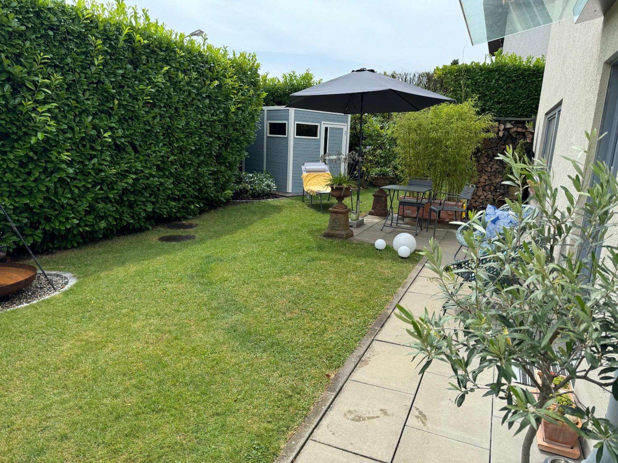Schoene Wohnung Mit Ausblick Und Gartensitzplatz เลอร์ราค ภายนอก รูปภาพ